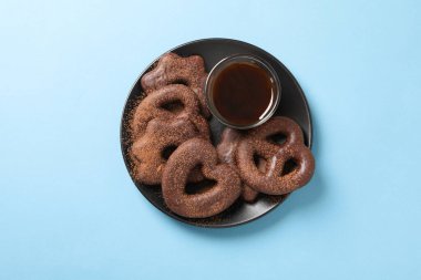 Lezzetli fırın kavramı, çikolatalı zencefilli kurabiye, üst manzara.