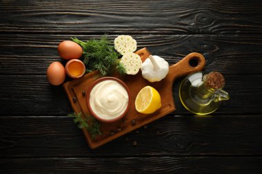 Yumurta sosu kavramı, mayonez, üst manzara.