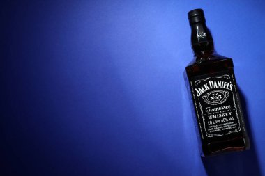 Odessa, Ukrayna, 03.11.2022: Alkol içeceği kavramı - Jack Daniels, mesaj için alan