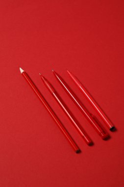 Farklı kırtasiye aksesuarları, ofis aksesuarları