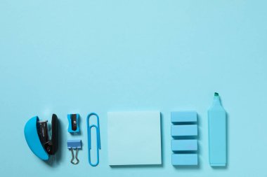 Farklı kırtasiye aksesuarları kavramı, metin için boşluk