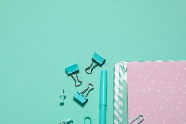 Farklı kırtasiye aksesuarları kavramı, metin için boşluk