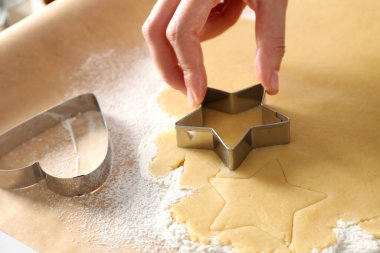 Pişirme aletleri kavramı, kurabiye kesiciler, kapatın