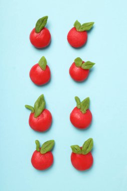 Lezzetli tatlı yemek kavramı, badem ezmesi, üst manzara.