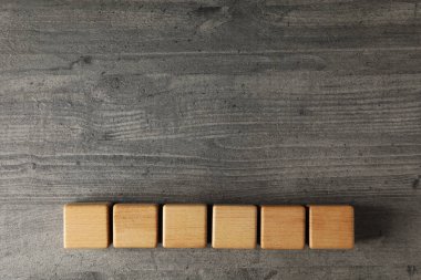 Farklı kavramlar için boş tahta küpler, metin için boşluk