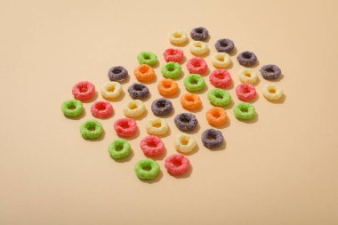 Kahvaltı yemeği kavramı, renkli mısır gevreği.