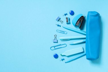 Farklı kırtasiye aksesuarları kavramı, metin için boşluk