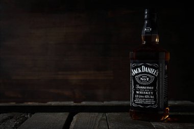 Odessa, Ukrayna, 03.11.2022: Alkol içeceği kavramı - Jack Daniels, mesaj için alan