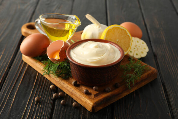 Концепция приготовления яичного соуса, майонезного соуса