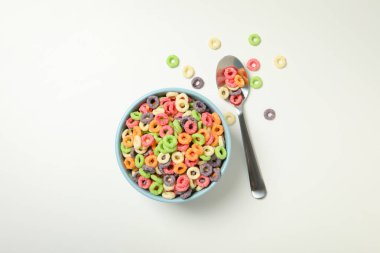 Kahvaltı yemeği kavramı, renkli mısır gevreği, üst manzara.