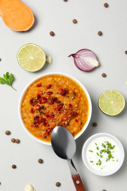 Lezzetli yemek kavramı, tatlı patates püresi, güzel manzara.