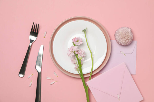 Концепция накрытия стола весеннего сезона, вид сверху