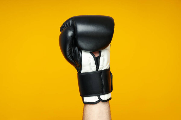 Концепция бокса и спортивного образа жизни в боксёрских перчатках