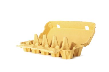 Boş yumurta kutusu beyaz arkaplanda izole edildi