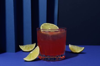 Lezzetli içki kavramı, taze yaz kokteyli.