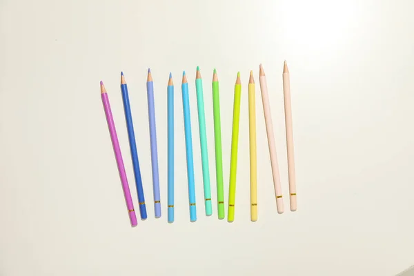 Konsep Perbekalan Untuk Menggambar Pensil Berwarna — Stok Foto