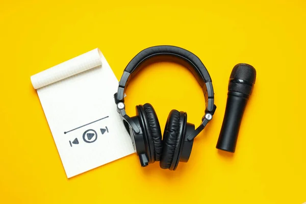 Concept Listening Audio Music Headphones — Photo