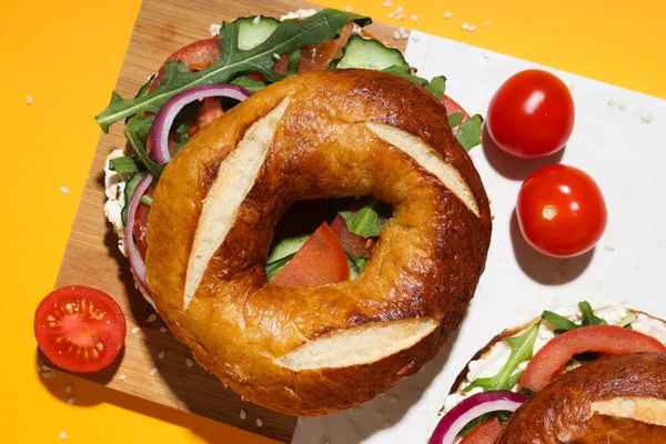 Begreppet Läcker Mat Välsmakande Bagelsmörgås — Stockfoto
