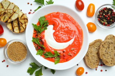 Domatesten yapılmış yemek. Lezzetli domates çorbası.