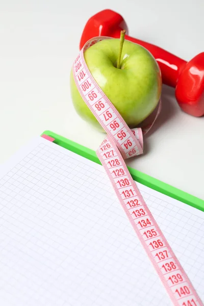 ダイエットと減量 健康的なライフスタイル 測定テープと組成物 ロイヤリティフリーのストック画像