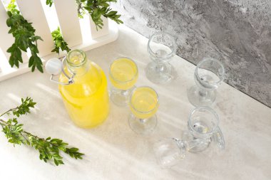 Lezzetli içecek kavramı, Limoncello, İtalyan limon likörü.