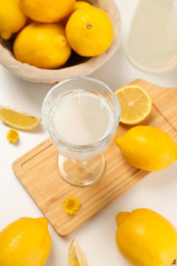 Lezzetli içecek kavramı, Limoncello, İtalyan limon likörü.