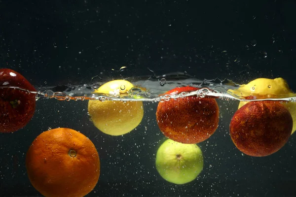 Citrusfélék Vízben Frissesség Fogalma — Stock Fotó