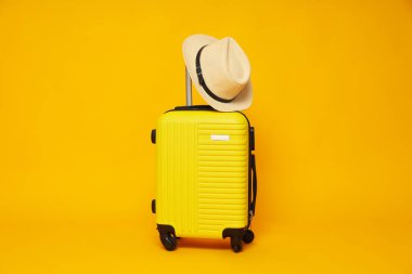 Bavul, valiz, yaz seyahati ve tatil için bavul