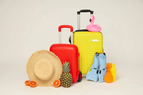 Bavul Valiz Yaz Seyahati Tatil Için Bavul — Stok fotoğraf