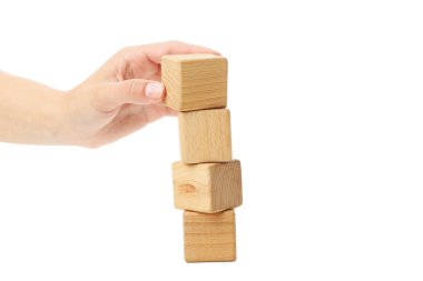 Farklı kavramlar için boş tahta küpler, beyaz arkaplanda izole edilmiş.