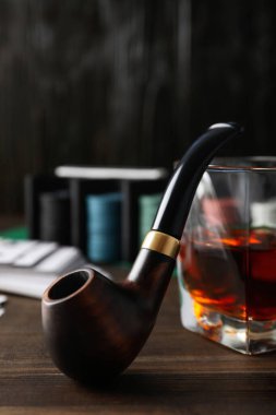 Rahatlama kavramı, tütün tüttürme piposu.