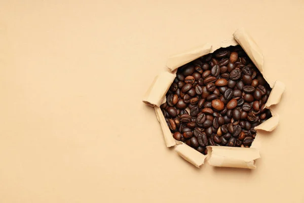 Buraco Papel Bege Com Sementes Café — Fotografia de Stock