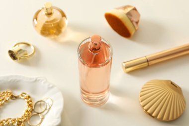 Kozmetik ve farklı kadın aksesuarları kavramı