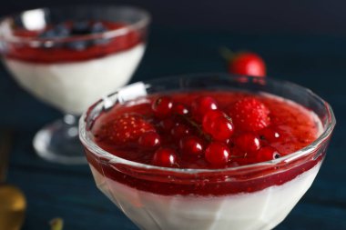 Lezzetli ve tatlı tatlı - Panna Cotta, lezzetli tatlı konsepti için kompozisyon
