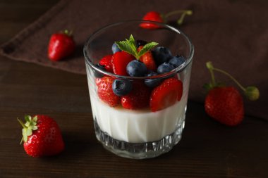 Lezzetli ve tatlı tatlı - Panna Cotta, lezzetli tatlı konsepti için kompozisyon