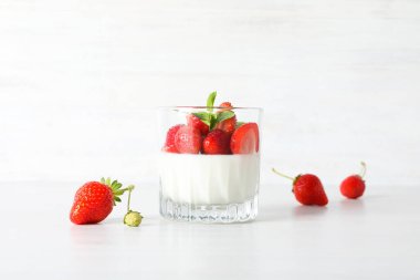 Lezzetli ve tatlı tatlı - Panna Cotta, lezzetli tatlı konsepti için kompozisyon