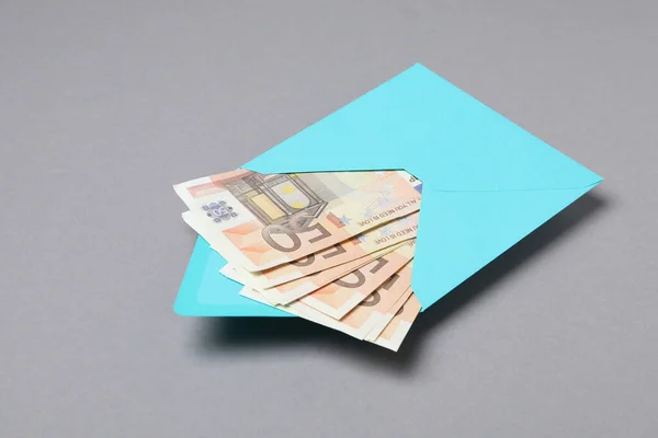 Umschlag Mit Euroscheinen Auf Grauem Hintergrund — Stockfoto