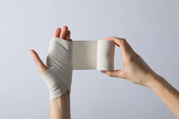 Concept Hand Injury Help Elastic Bandage — Stock Photo, Image
