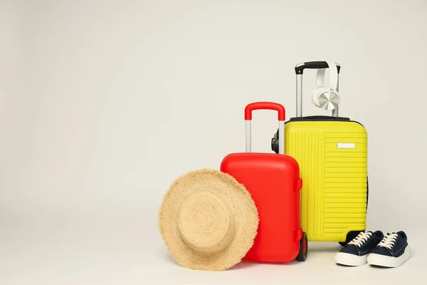 Bőrönd Poggyász Nyári Utazáshoz Nyaraláshoz Való Poggyász Szöveges Hely — Stock Fotó