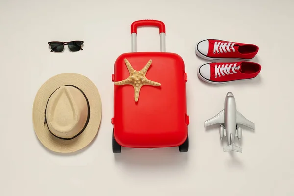Bőrönd Poggyász Poggyász Nyári Utazáshoz Nyaraláshoz Felülnézet — Stock Fotó