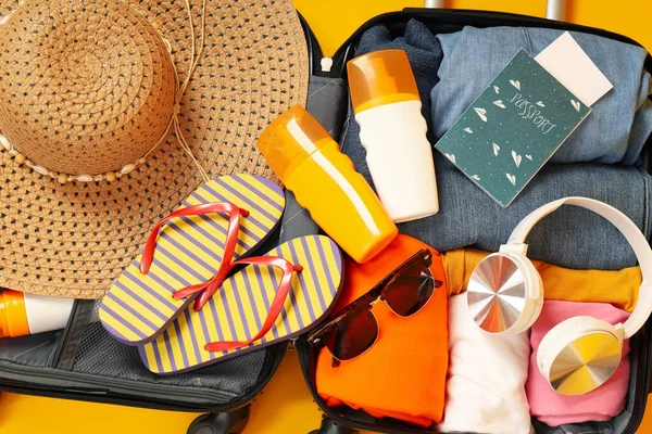 Bavul Valiz Yaz Seyahati Tatil Için Bavul — Stok fotoğraf
