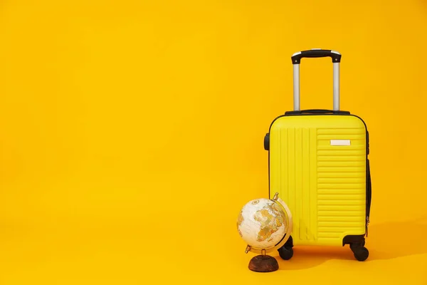 Βαλίτσα Αποσκευές Αποσκευές Για Καλοκαιρινά Ταξίδια Και Διακοπές Χώρος Για — Φωτογραφία Αρχείου