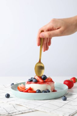 Lezzetli ve tatlı tatlı - Panna Cotta, lezzetli tatlı konsepti için kompozisyon