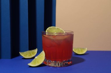 Lezzetli içki kavramı, taze yaz kokteyli.