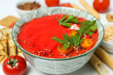 Domatesten yapılmış yemek. Lezzetli domates çorbası.