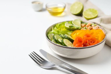 Lezzetli ve besleyici yiyeceklerle kase, metin için yer