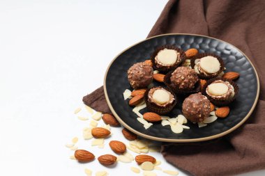 Lezzetli tatlı yiyecekler - badem ezmesi, tatlı yemek konsepti için kompozisyon