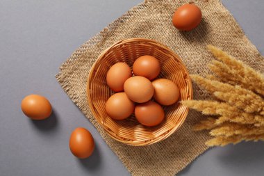 Doğal tarım ürünü kavramı - yumurtalar, üst görünüm