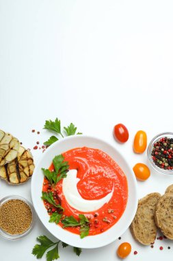 Domatesten yapılmış yemek. Lezzetli domates çorbası.