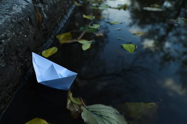 Paper Boat Puddle Outdoor Rainy Weather — Zdjęcie stockowe
